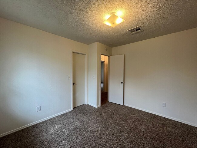 Building Photo - Peaceful 3 bedroom house in Broken Arrow!