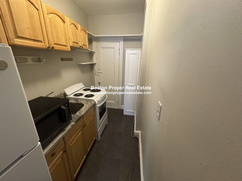 Building Photo - 456 Beacon St