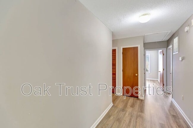 Building Photo - 4428 N Shirley Dr