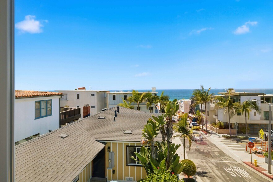 Building Photo - 2221 Bayview Dr