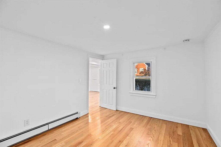Building Photo - 149 Hull St