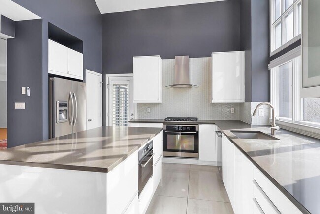 Building Photo - 1460 Waterfront Rd