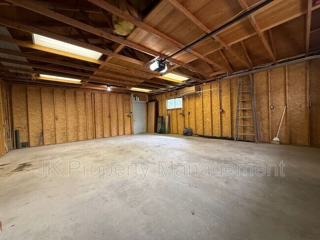 Building Photo - 2217 1st Ave S