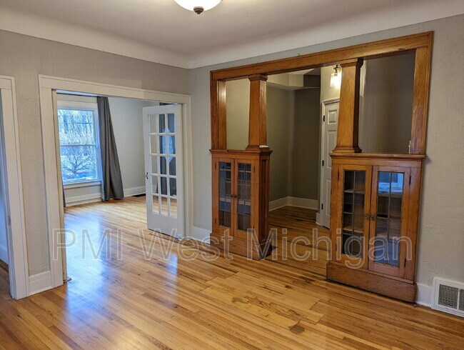 Building Photo - 144 Page St NE