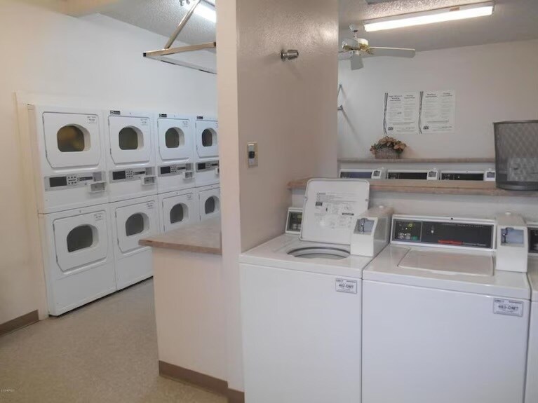 On-Site Laundry - 4554 E Paradise Village Pky N