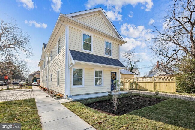 Building Photo - 607 North St