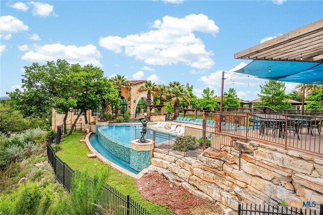 Building Photo - 402 Gulfton St