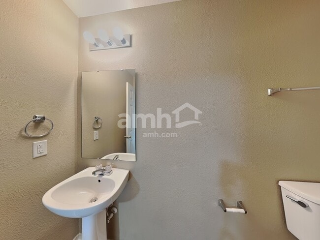 Building Photo - 3287 Underwood Dr