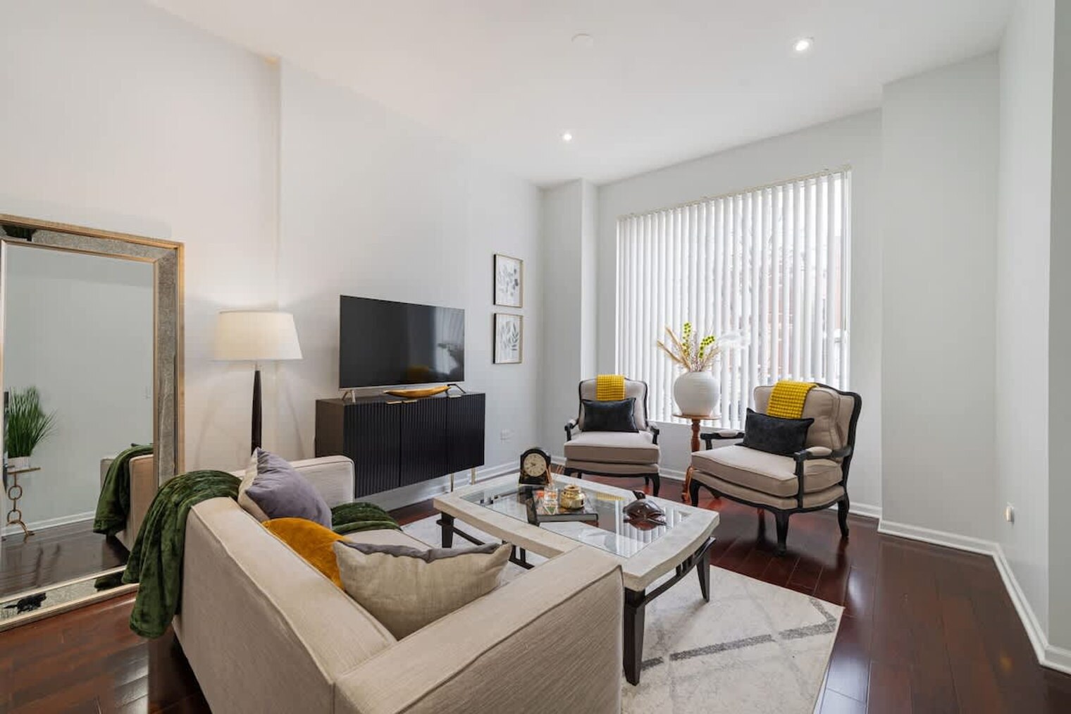 Building Photo - 2851 W Wilcox St