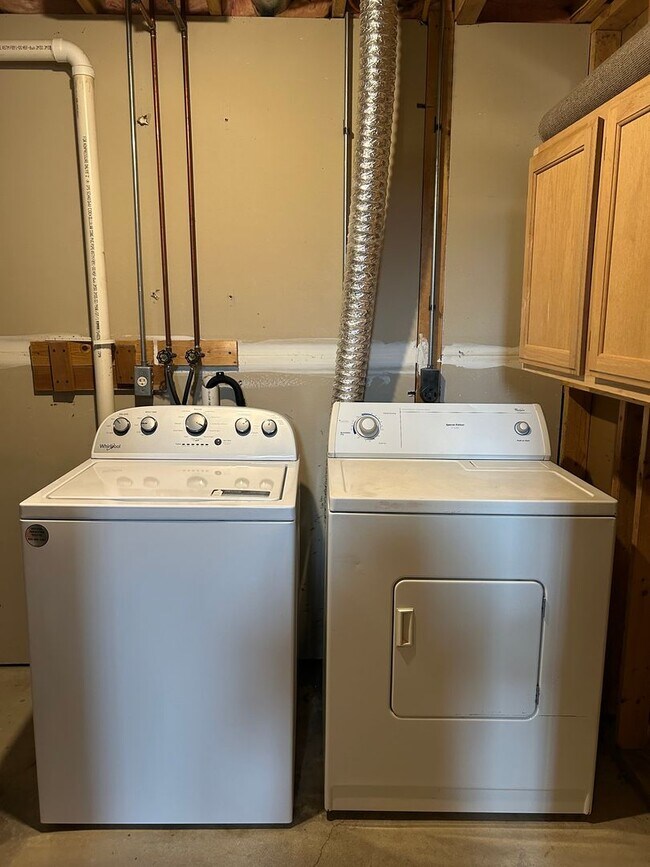 Building Photo - Spacious Millard Living with a Backyard You’ll Love