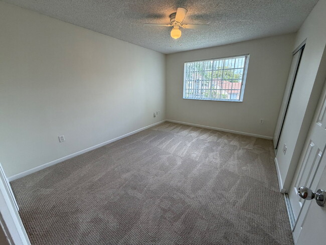 Building Photo - End unit with private side entrance!