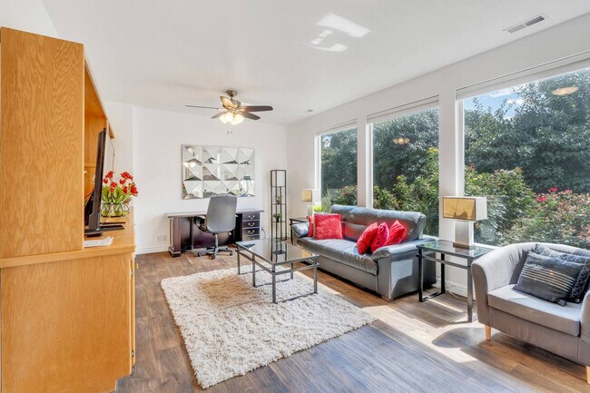 Building Photo - 12067 Lampton View Dr