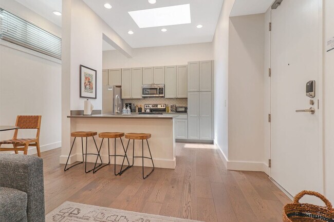 Building Photo - 127 Carondelet St