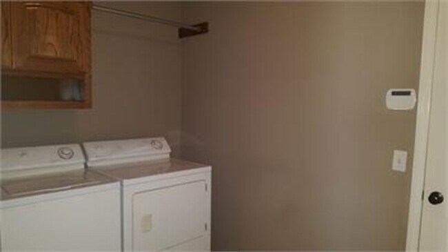 Building Photo - 3 Bed, 2 Bath Home - Great Tulsa Location ...