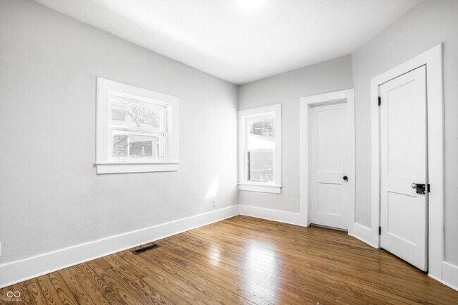 Building Photo - 207 N Hamilton Ave