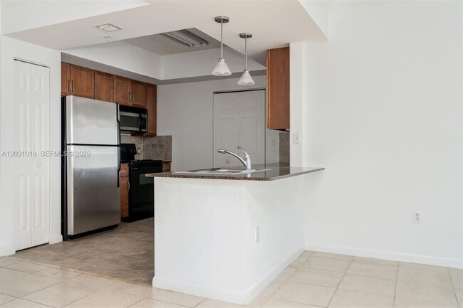 Building Photo - 2000 N Bayshore Dr