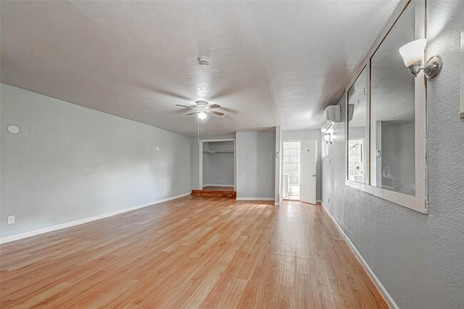Building Photo - 2823 Trail Lake Dr