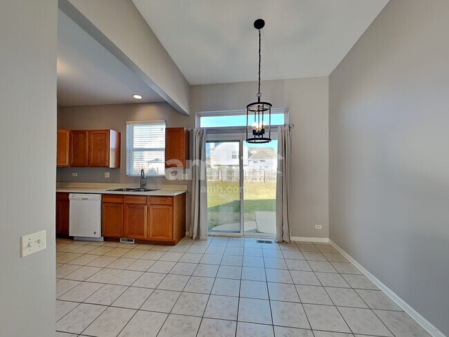 Building Photo - 2364 Chesapeake Bay