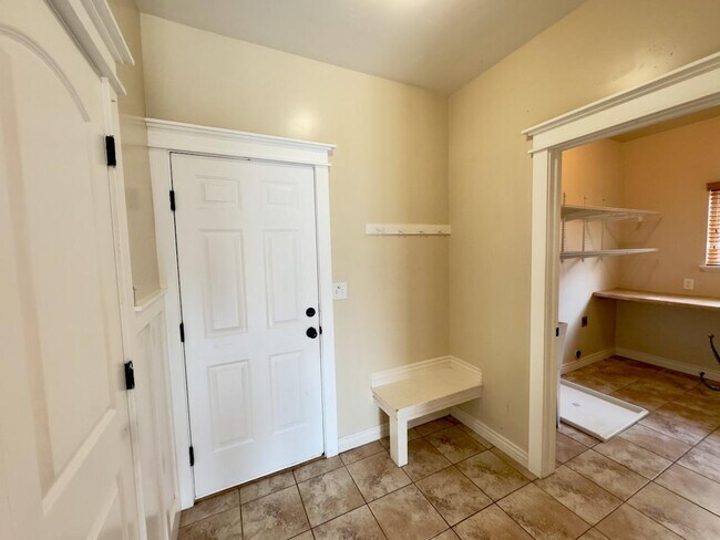 Building Photo - 1078 Cinnamon Ridge Dr