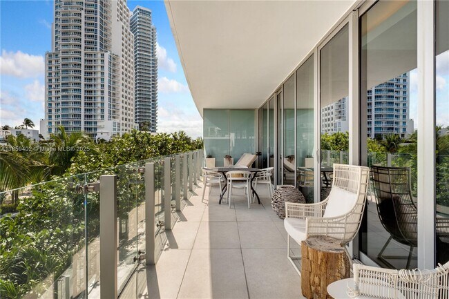 Building Photo - 1 Collins Ave
