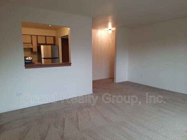 Building Photo - 33540 N Royal Oak Ln