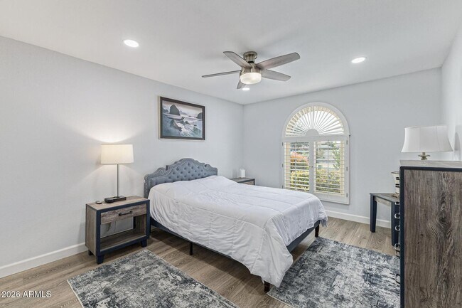 Building Photo - 26241 S Lakemont Dr