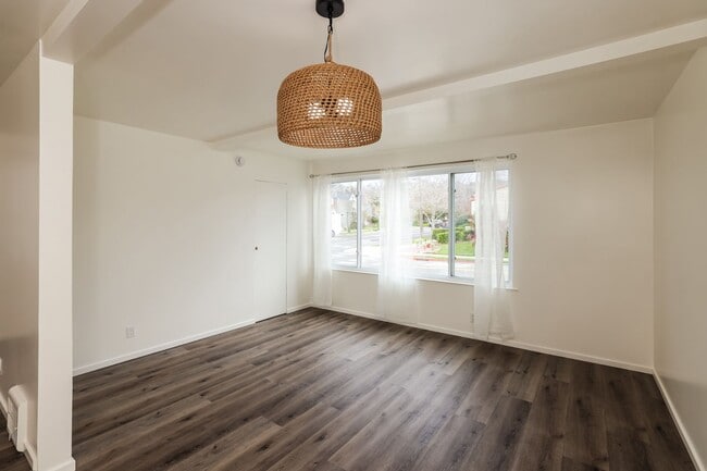 Building Photo - 3 Bedroom Home Available In Albany!