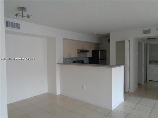Building Photo - 720 SW 111th Ave