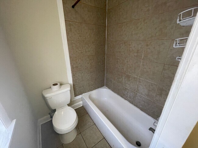 Building Photo - 2 BED 1 BATH HOME FOR RENT