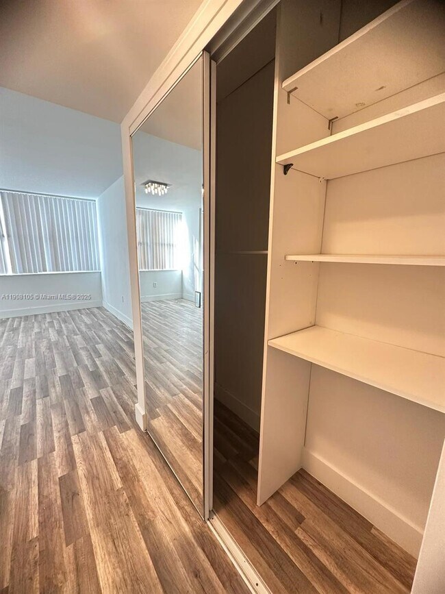 Building Photo - 18081 Biscayne Blvd