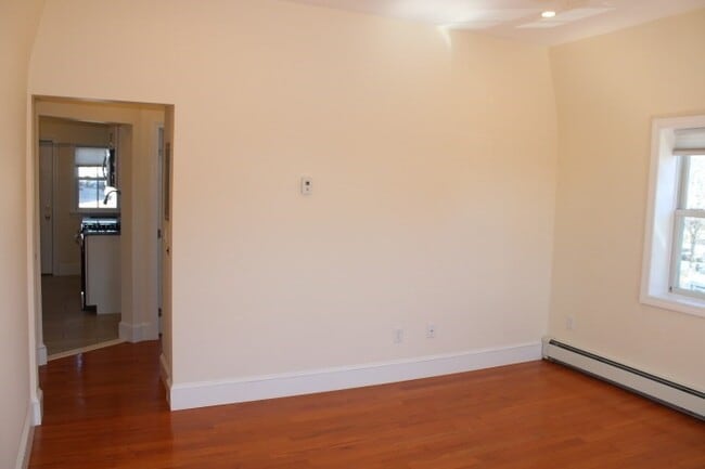 Building Photo - 96 Middle St