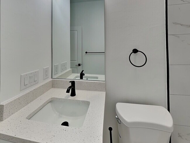 Building Photo - 1132 Albert Ave