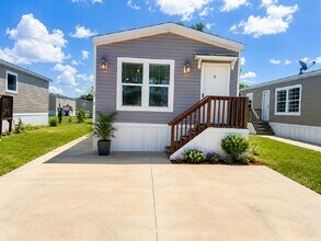 Building Photo - 1701 Sunburst Dr