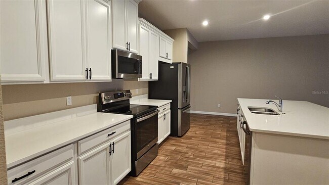 Building Photo - 3448 Current Ave