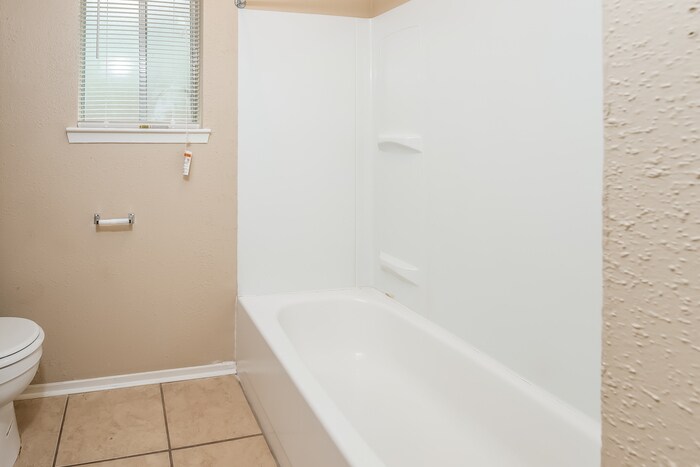 Building Photo - 2811 Mayflower Landing Ct