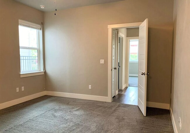 Building Photo - 2624 E Decameron Ln