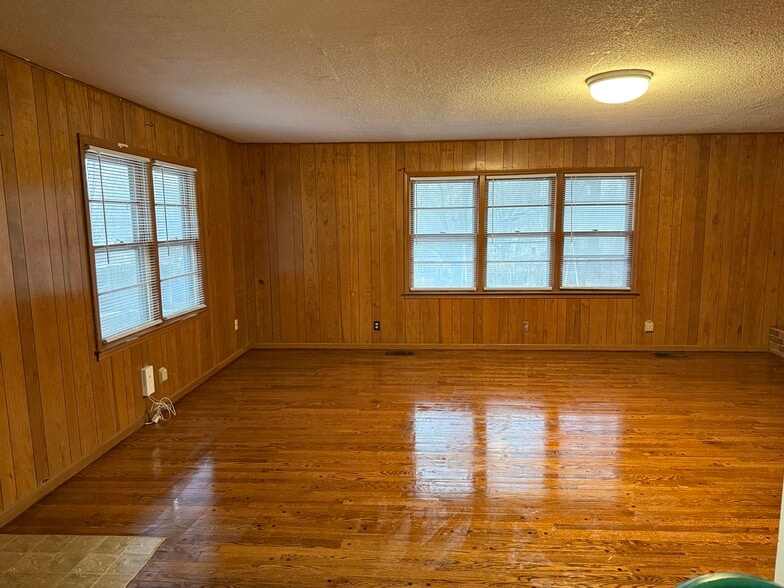 Building Photo - 1401 NE 57th Terrace