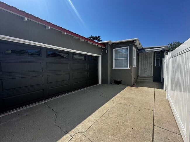 Building Photo - Situated in the Community of North Hollywo...