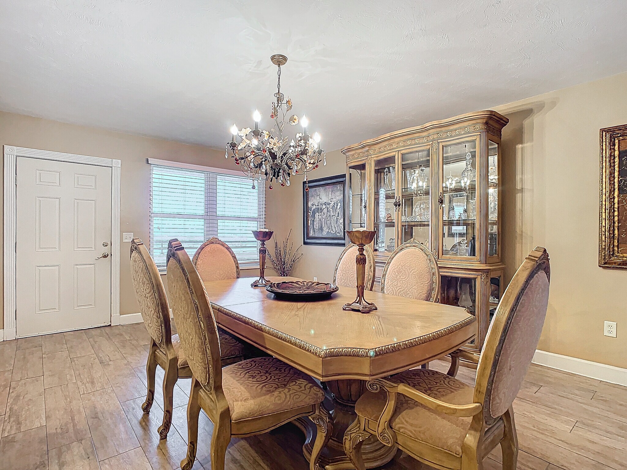 dining room - 2055 S Atlantic Ave
