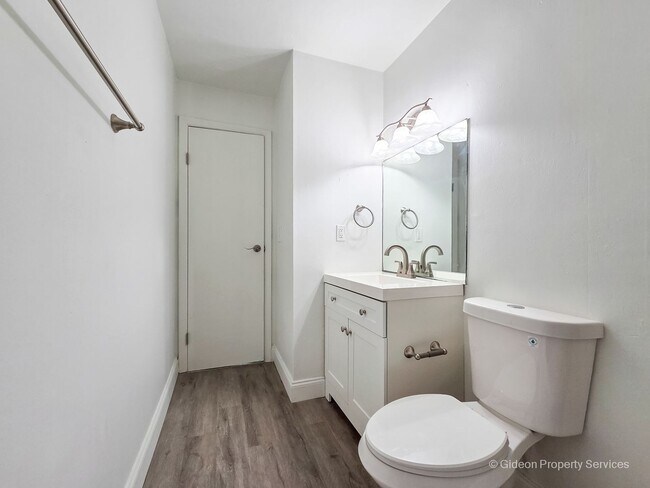 Building Photo - 711 SW 75th St
