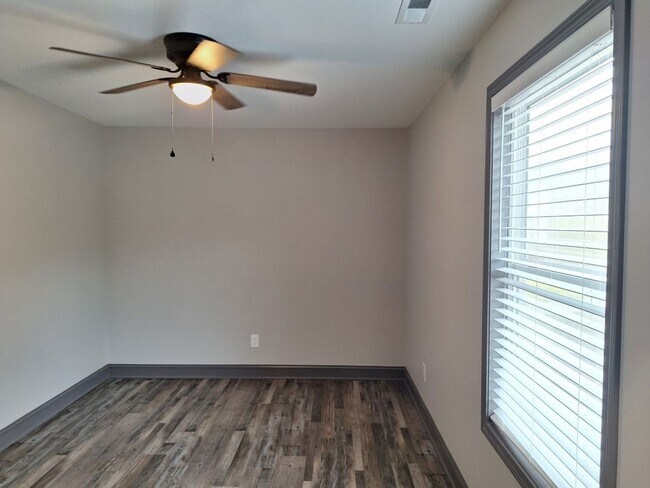 Building Photo - NEW DUPLEX Conveniently located to 40 West