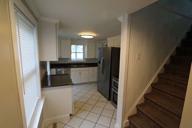 Building Photo - 3 Bed 1 Bath Downtown St. Joseph