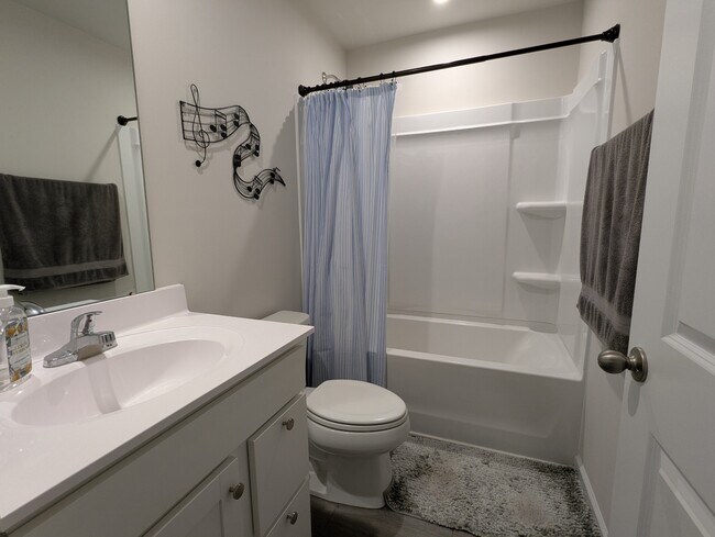 Building Photo - 916 Throckmorton Ct