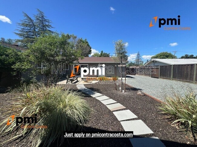 Building Photo - 1173 Las Juntas Way