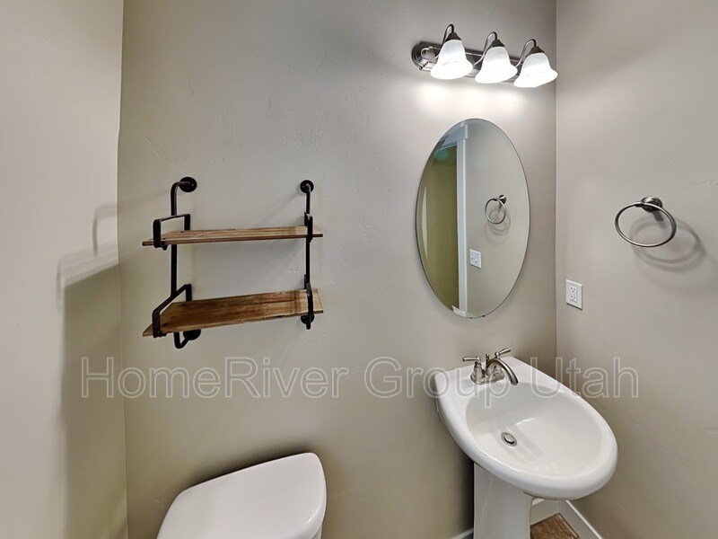 Building Photo - 10796 N La Costa