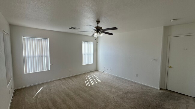Building Photo - Gated 3 bedroom short term rental