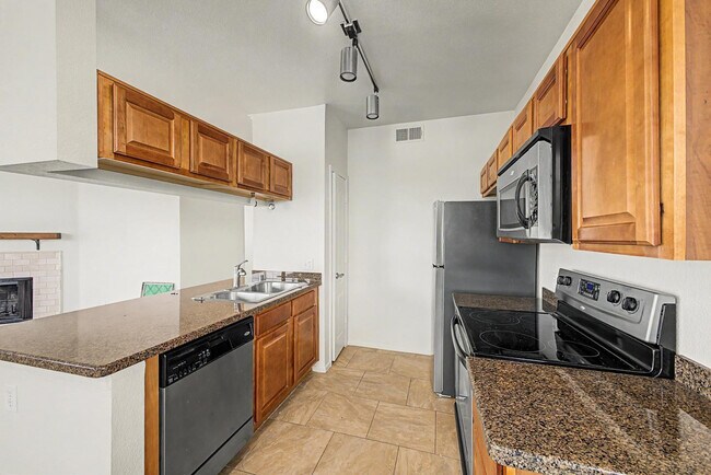 Building Photo - 16013 S Desert Foothills Pkwy