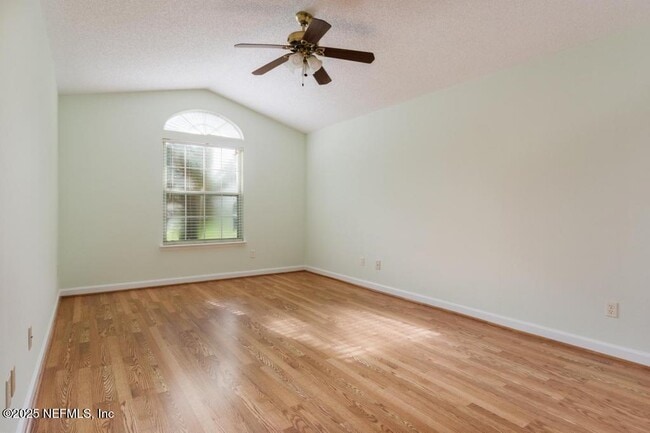 Building Photo - 2058 Forest Gate Dr E