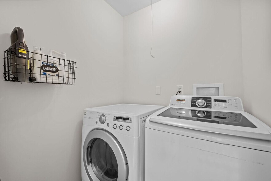 Building Photo - 1208 W Murray Ave