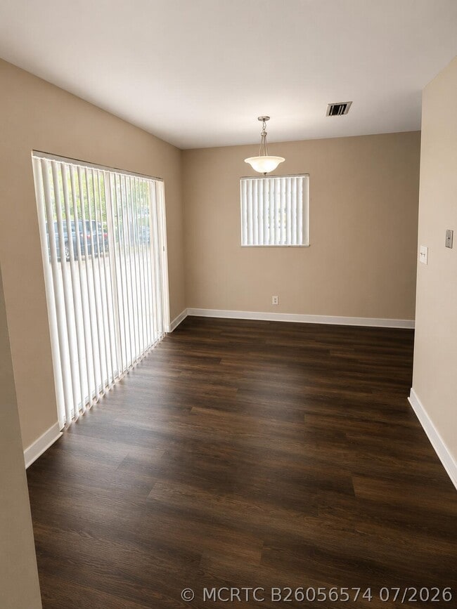 Building Photo - 4125 Woodside Dr